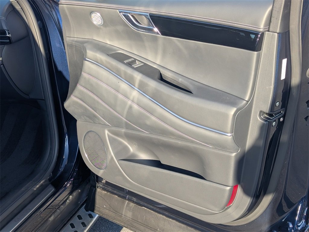 Used 2025 Genesis GV80 2.5T image 13