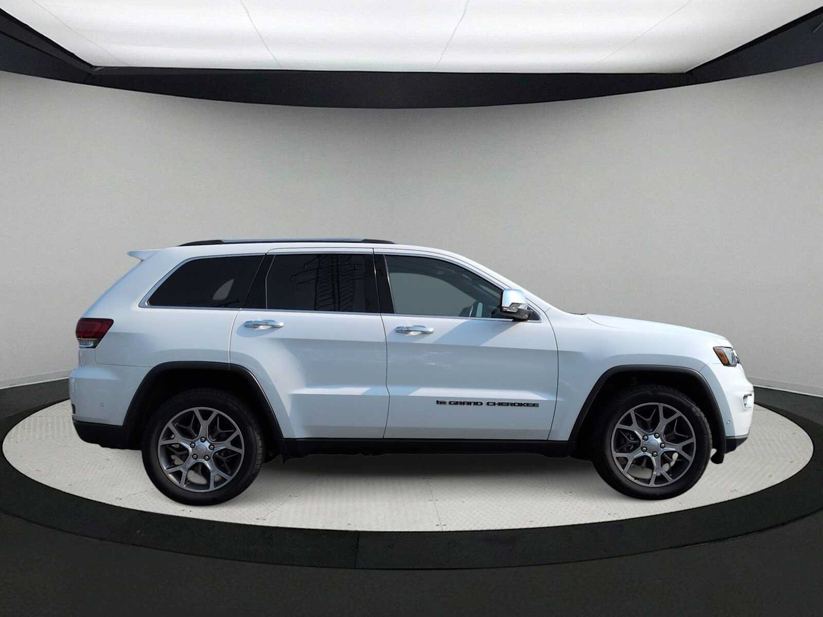 Used 2022 Jeep Grand Cherokee Limited w/ Tech Group AWD/4WD image 9