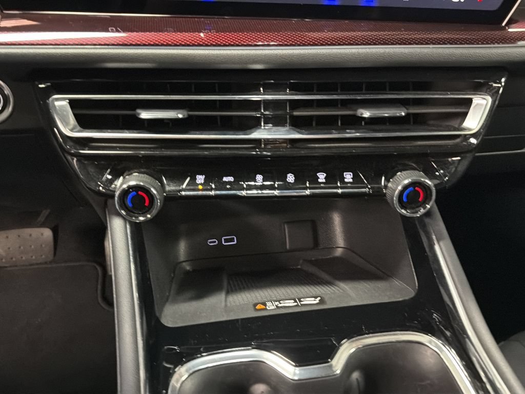 Used 2025 Chevrolet Traverse Z71 AWD/4WD image 25