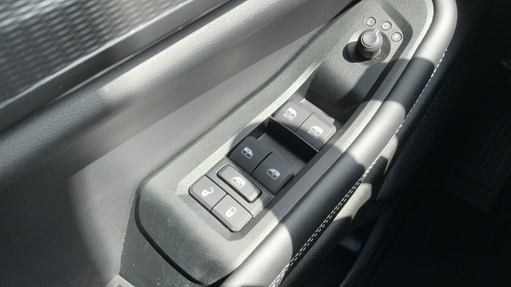 Used 2025 Jeep Grand Cherokee Laredo X RWD image 13
