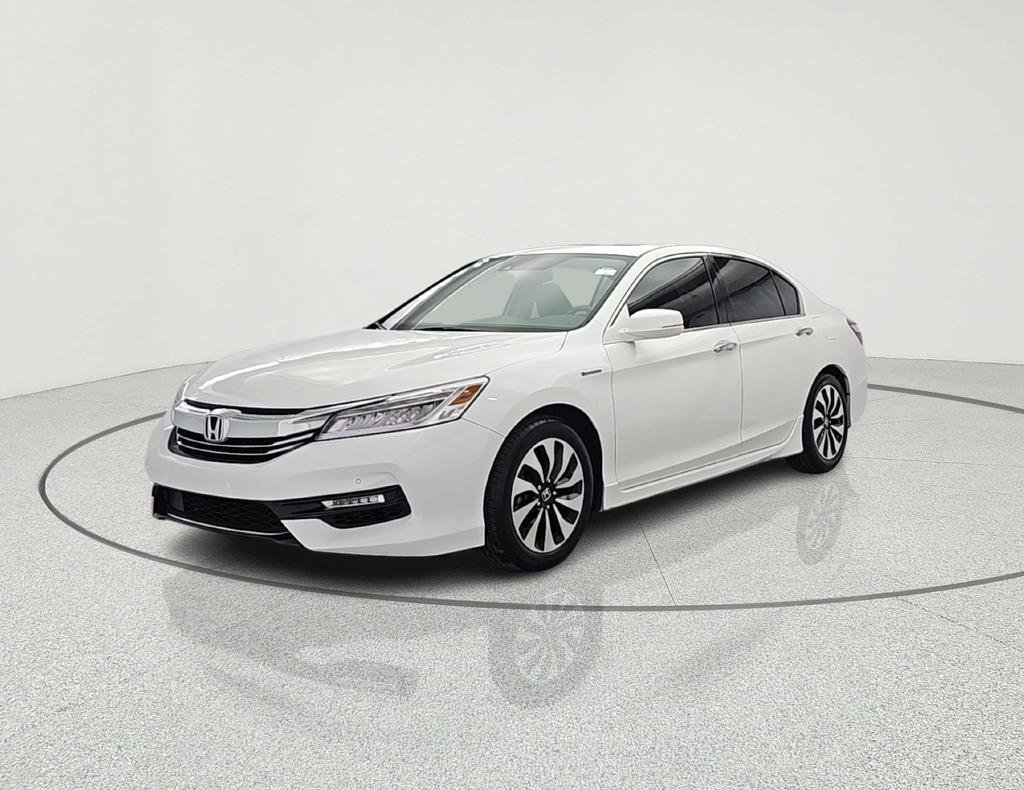 Used 2017 Honda Accord Touring image 4