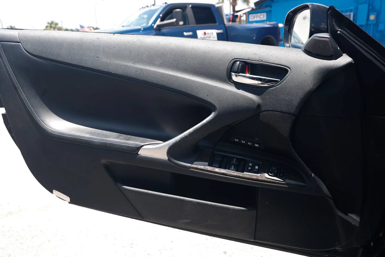 Used 2014 Lexus IS 250C w/ Luxury Package RWD image 40