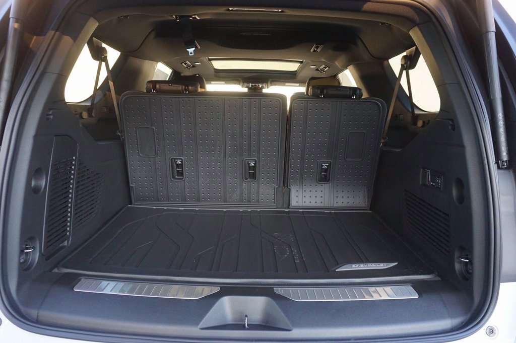 New 2026 Chevrolet Suburban High Country w/ Sun And Tow Package image 32