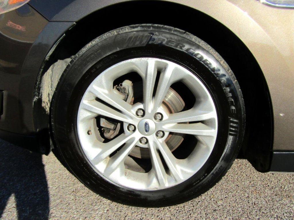 Used 2016 Ford Taurus SE FWD image 21