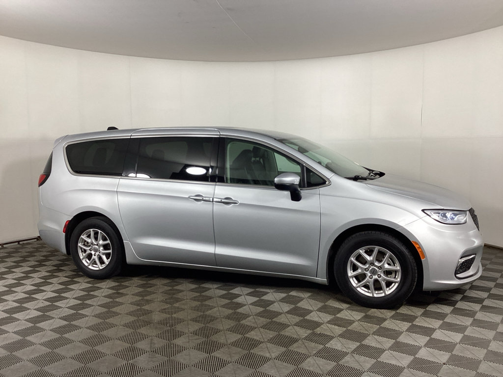 Used 2023 Chrysler Pacifica Touring-L