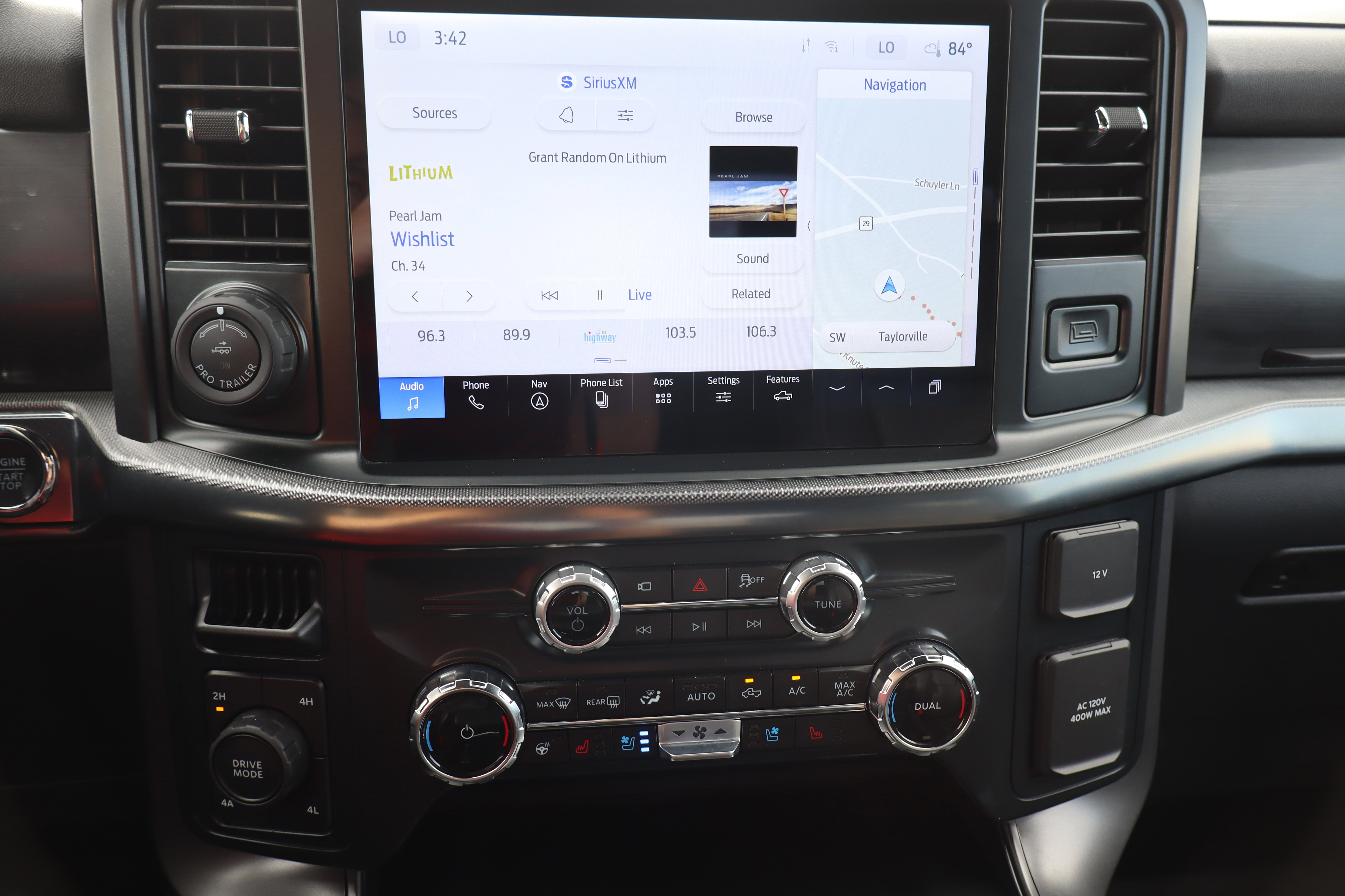 Used 2025 Ford F150 Lariat AWD/4WD image 18