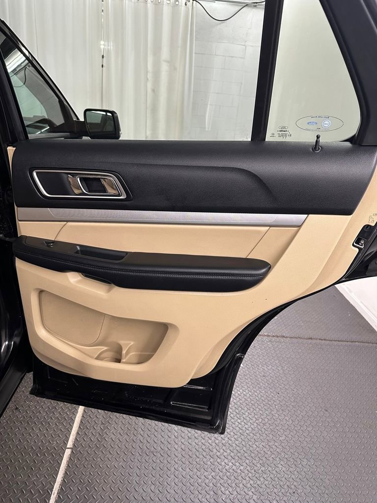 Used 2016 Ford Explorer XLT w/ Equipment Group 202A image 36
