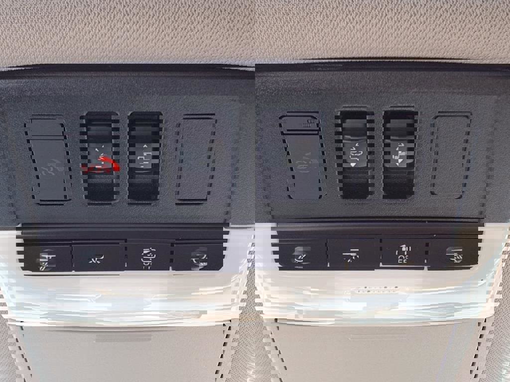 Used 2021 Nissan Rogue Platinum image 17