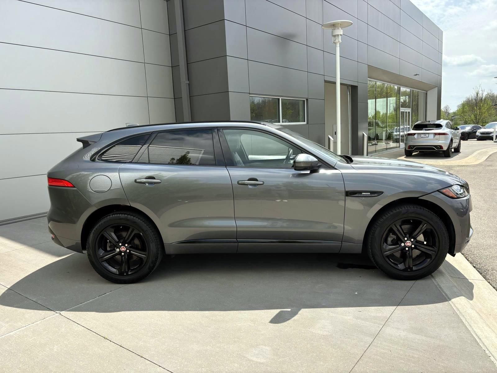 Used 2019 Jaguar F-PACE R-Sport AWD/4WD image 4