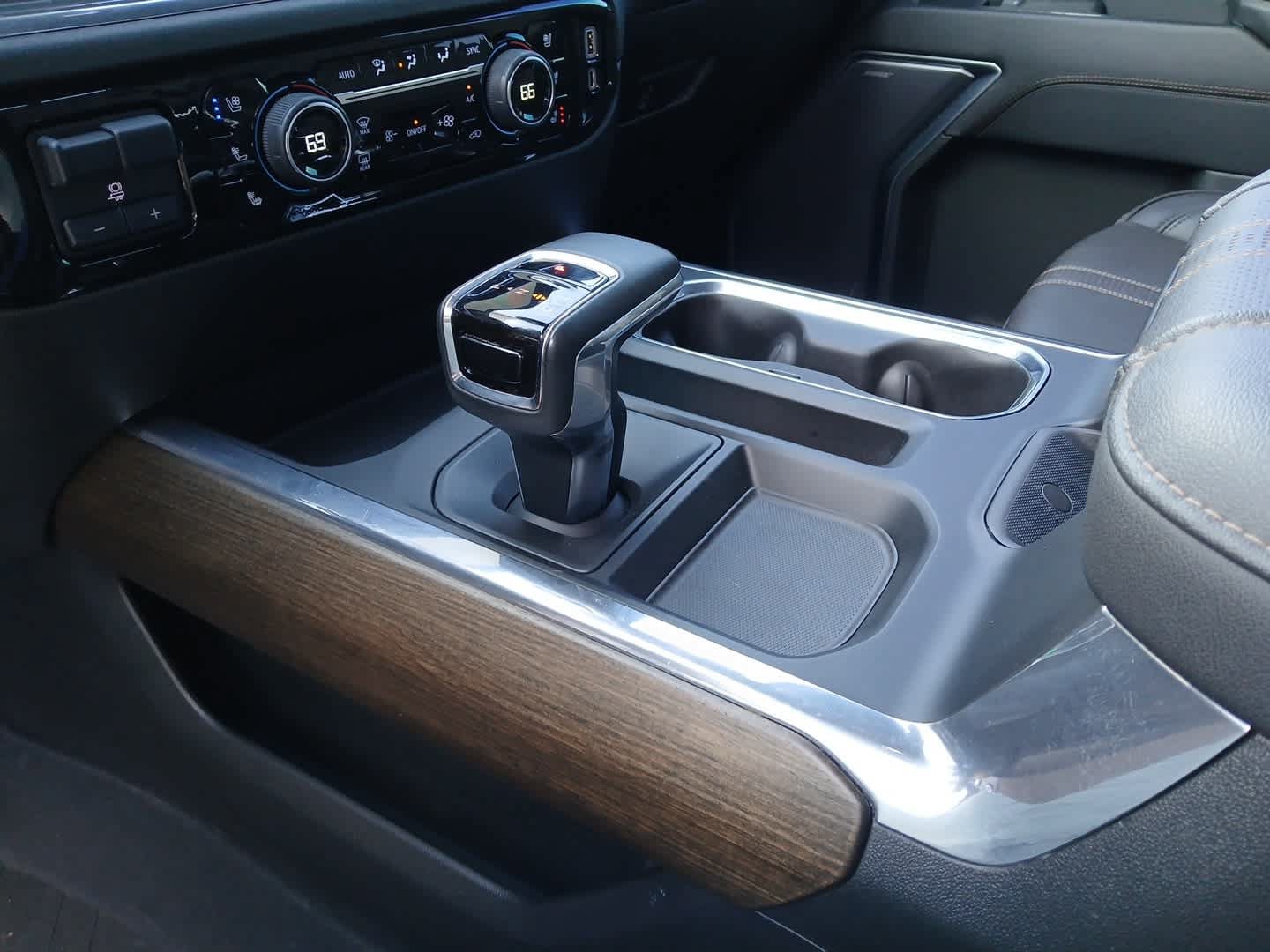 Used 2023 Chevrolet Silverado 1500 High Country w/ High Country Premium Package AWD/4WD image 43