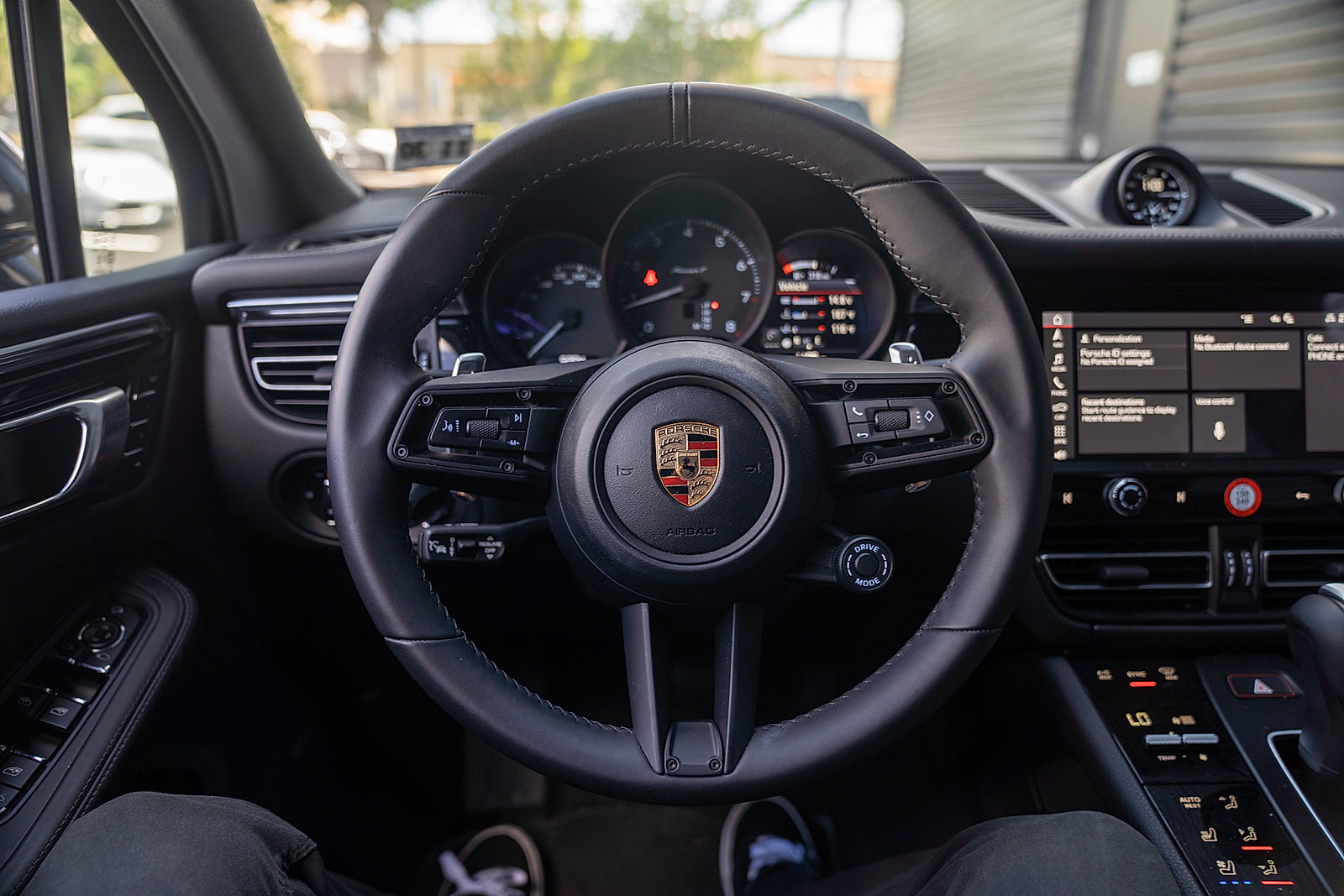 Certified 2026 Porsche Macan Turbo AWD/4WD image 6