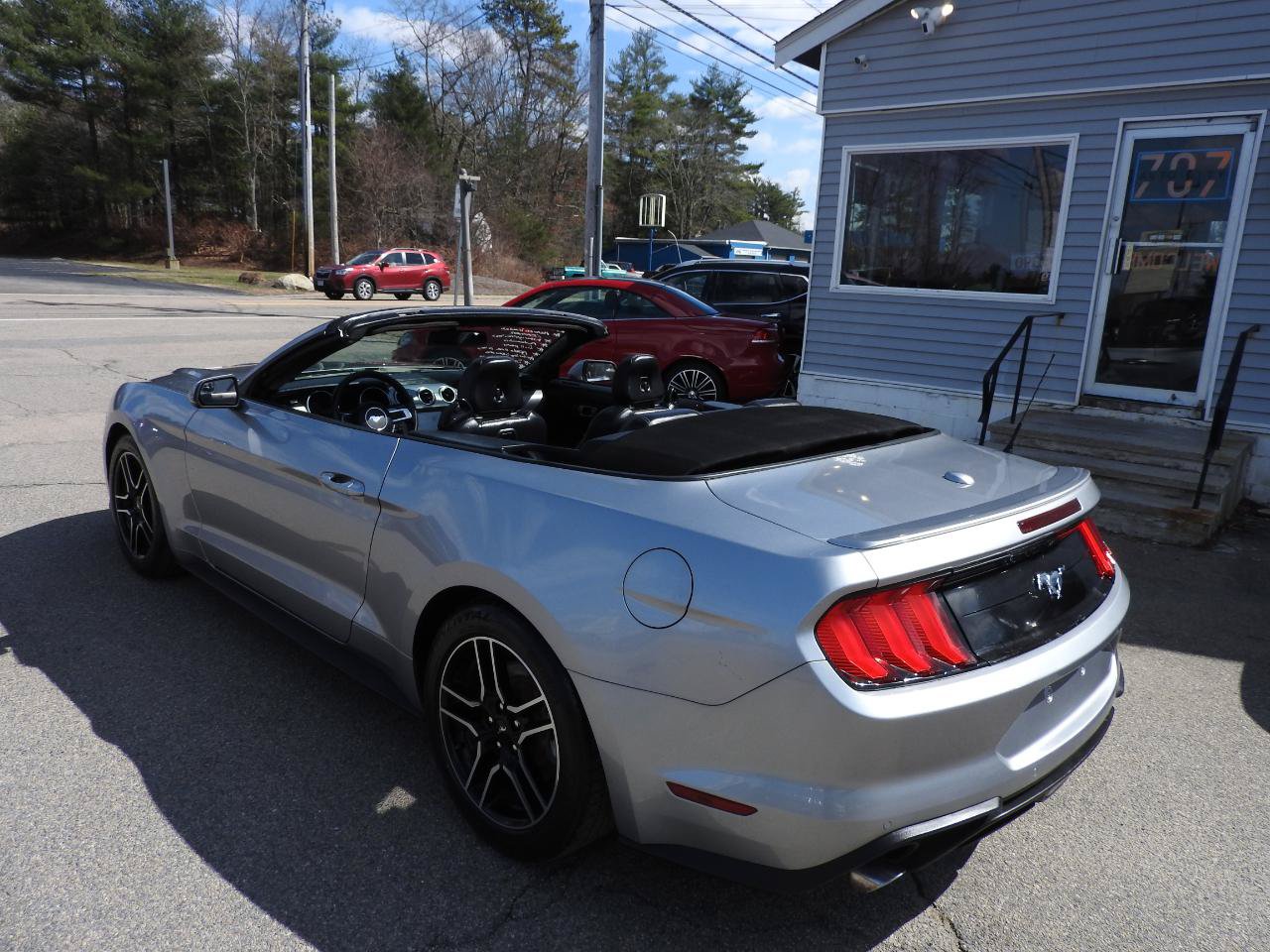 Used 2020 Ford Mustang Premium RWD image 3