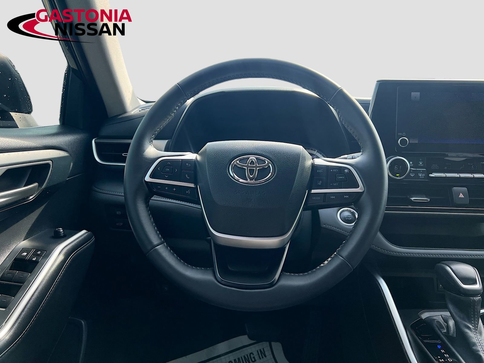 Used 2024 Toyota Highlander LE image 30