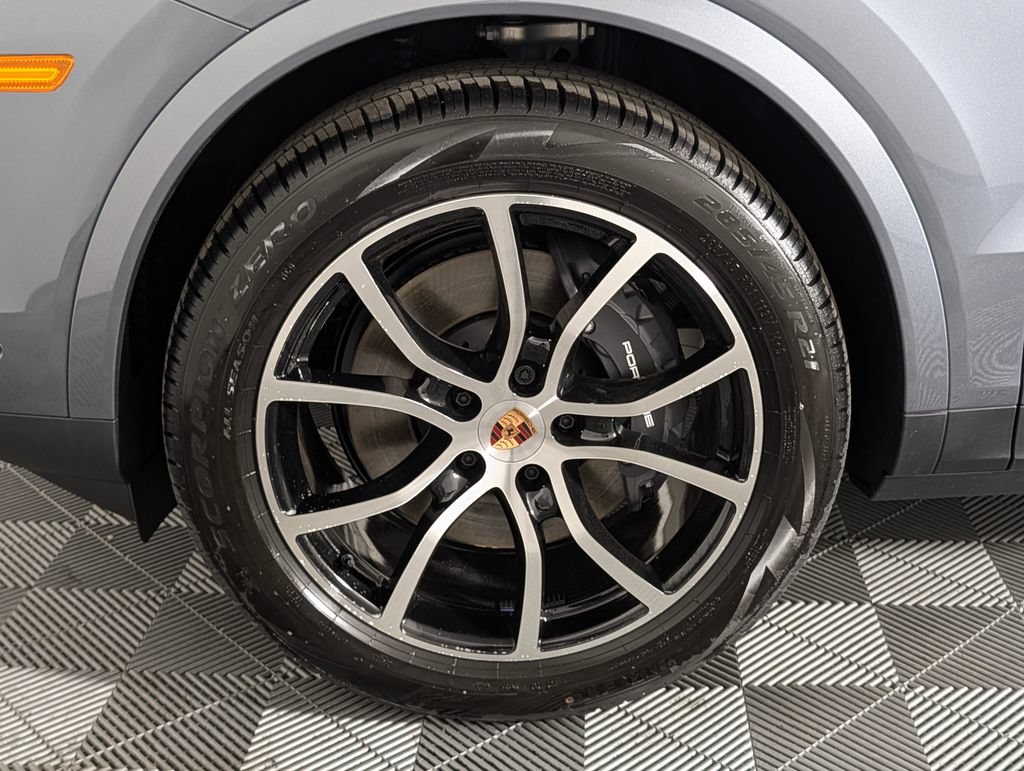 New 2026 Porsche Cayenne Coupe AWD/4WD image 11
