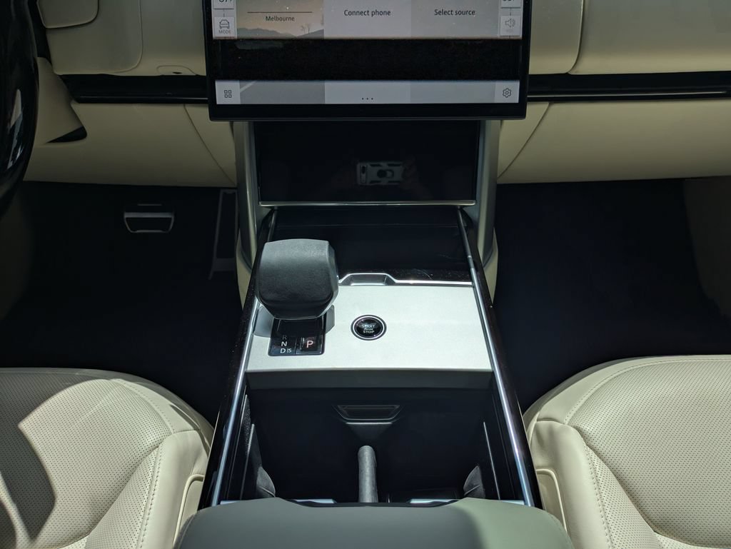 Certified 2025 Land Rover Range Rover Long Wheelbase SE AWD/4WD image 19