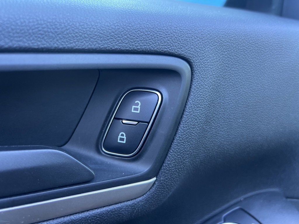 Used 2022 Ford Escape SE w/ SE Sport Appearance Package image 24