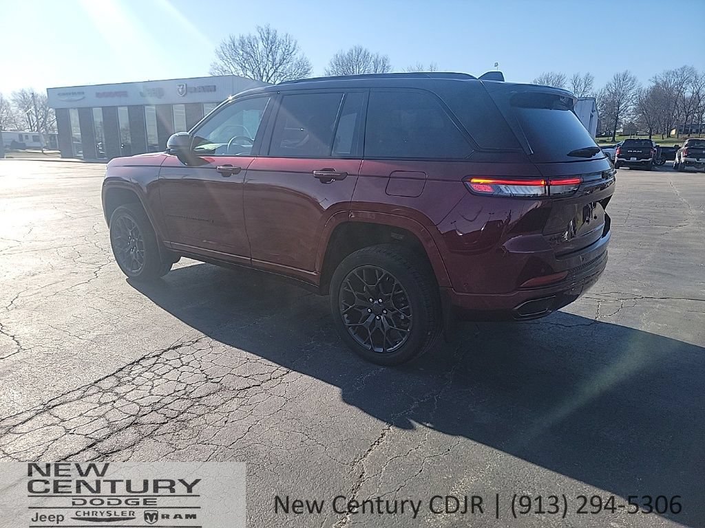 Used 2024 Jeep Grand Cherokee Summit AWD/4WD image 3
