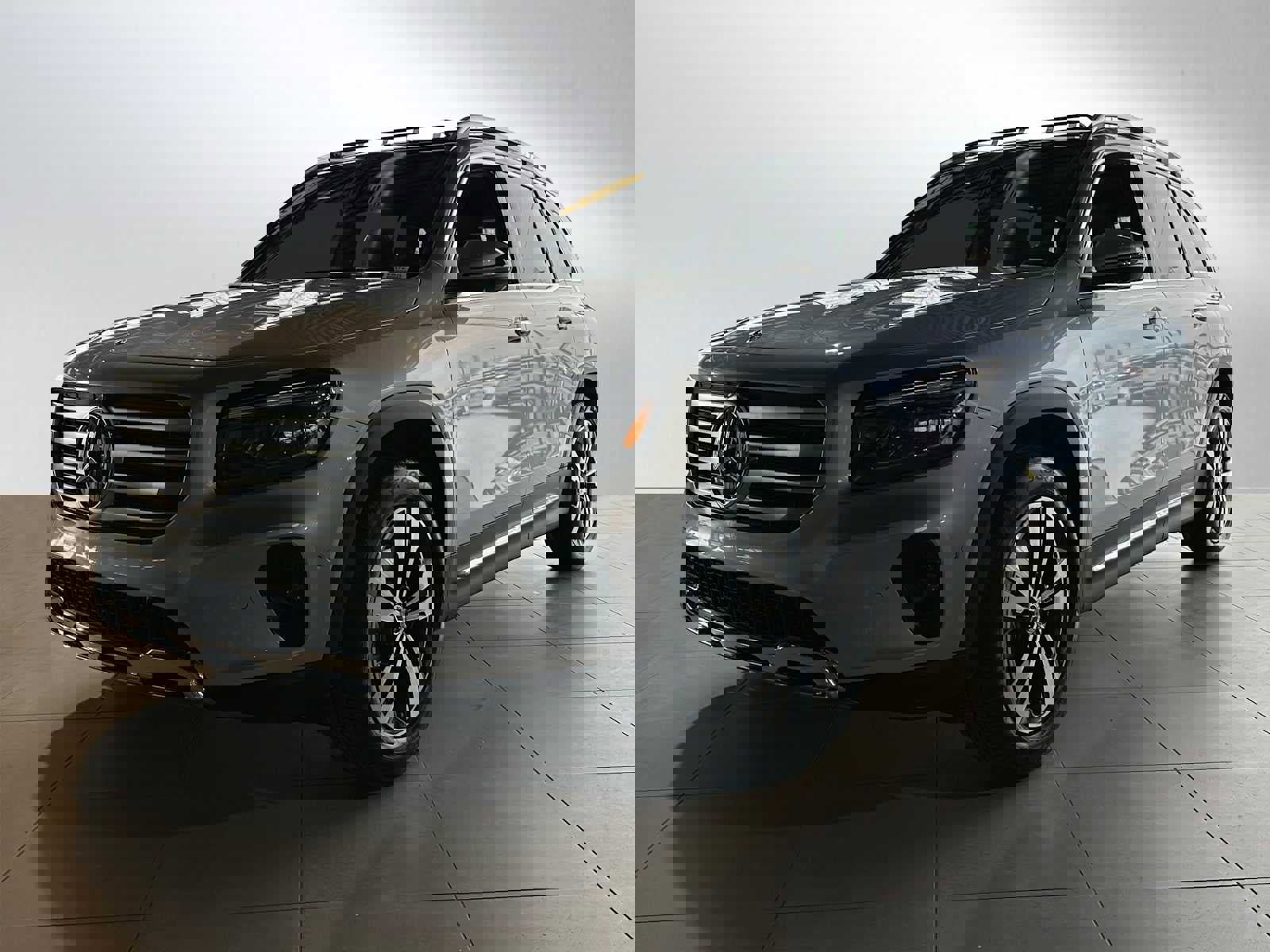 Used 2025 Mercedes-Benz GLB 250 4MATIC image 7