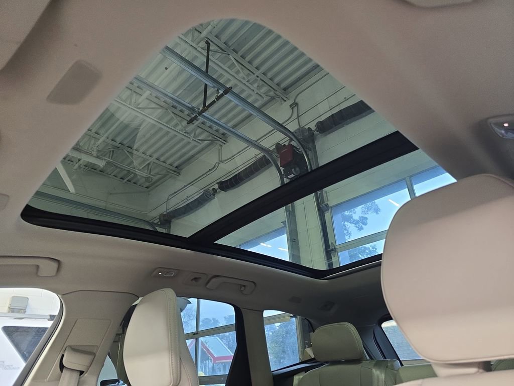 Used 2022 Volvo XC60 T8 Inscription w/ Advanced Package image 34