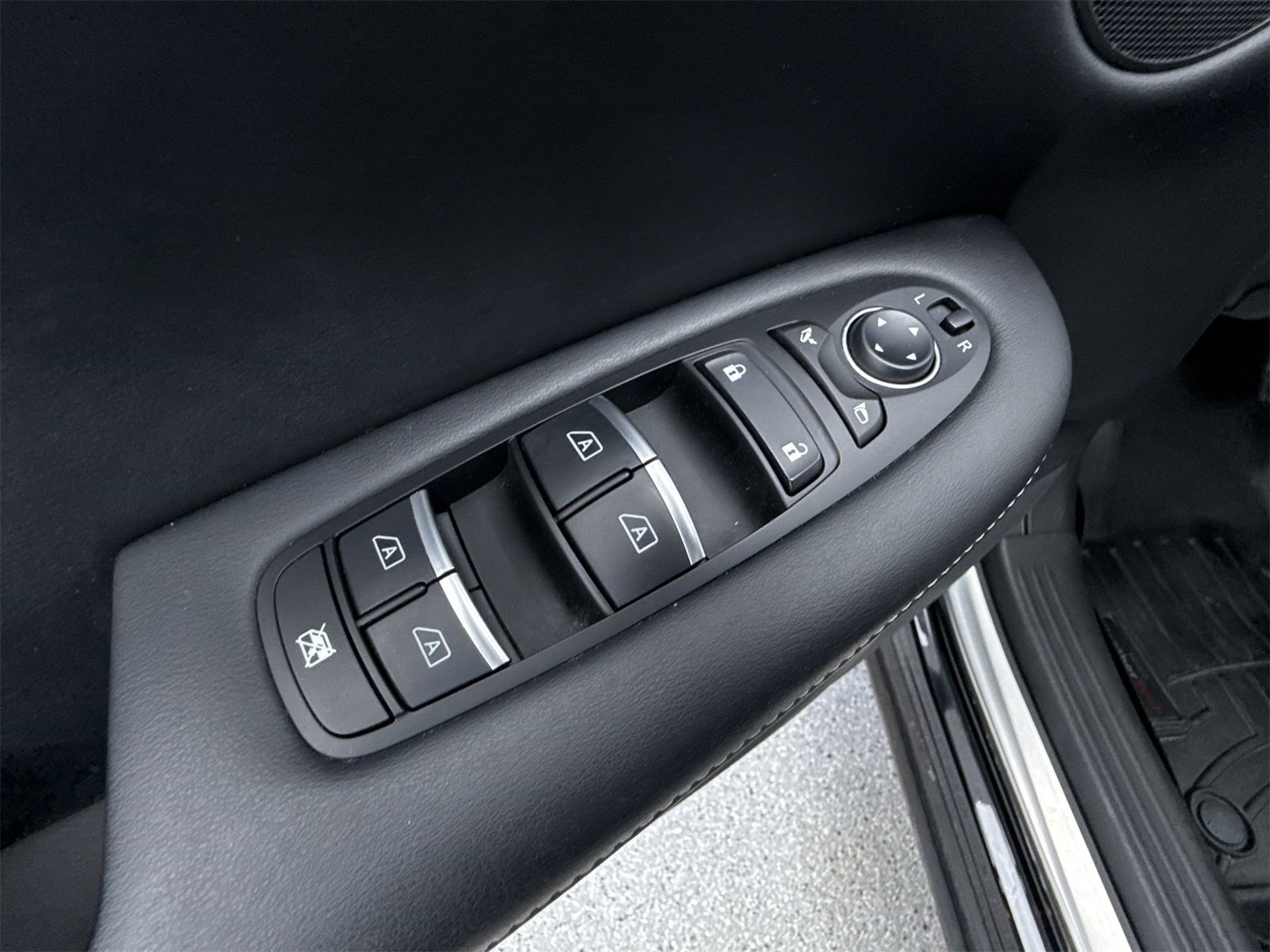 Used 2022 INFINITI QX50 Luxe w/ Appearance Package image 18