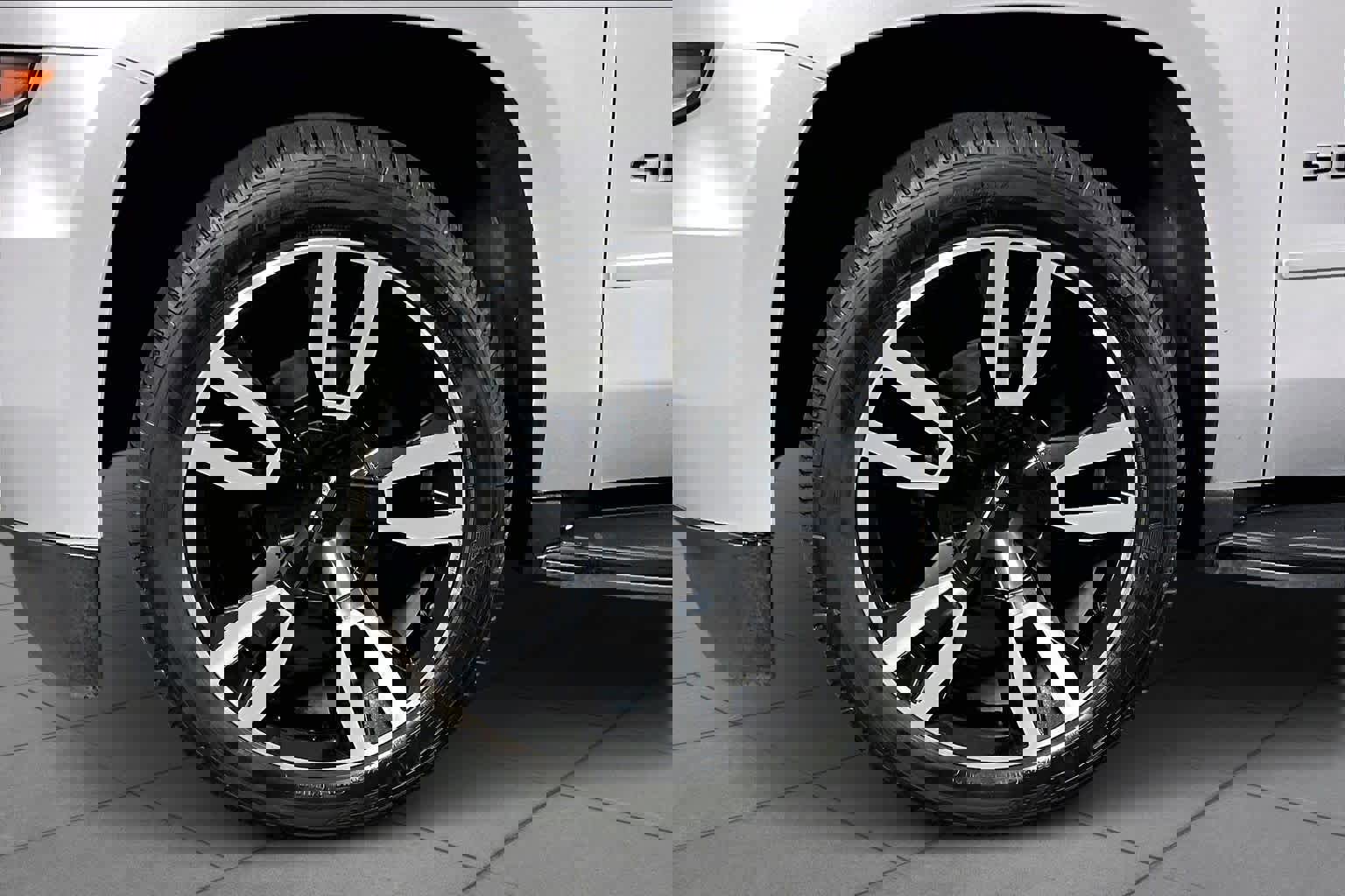 Used 2020 Chevrolet Suburban Premier image 11