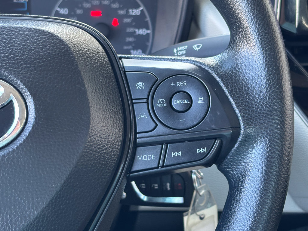 Used 2025 Toyota Corolla LE FWD image 21