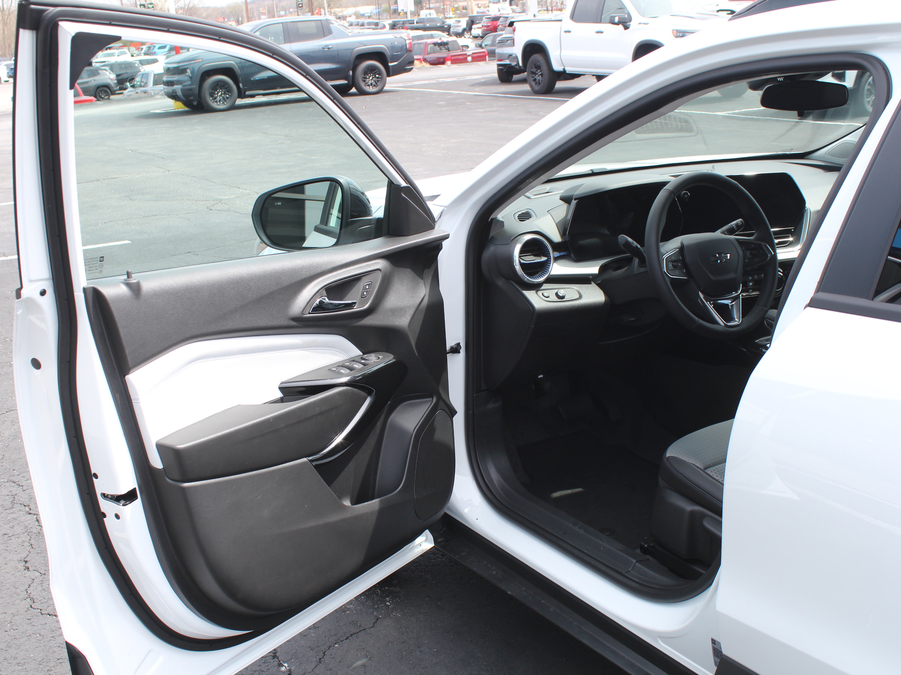 New 2026 Chevrolet Trax LT image 8