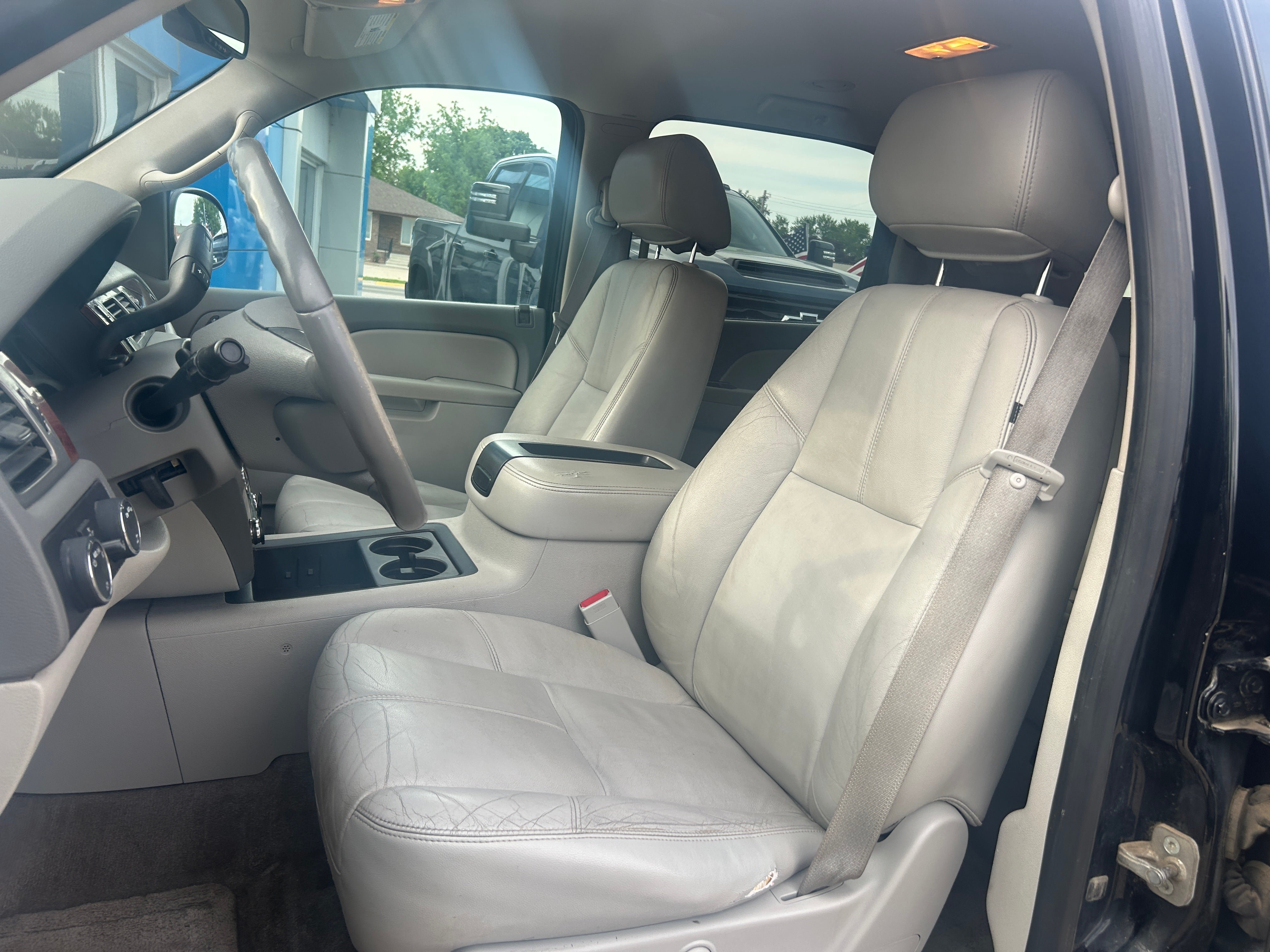 Used 2012 Chevrolet Suburban LT w/ Luxury Package AWD/4WD image 16