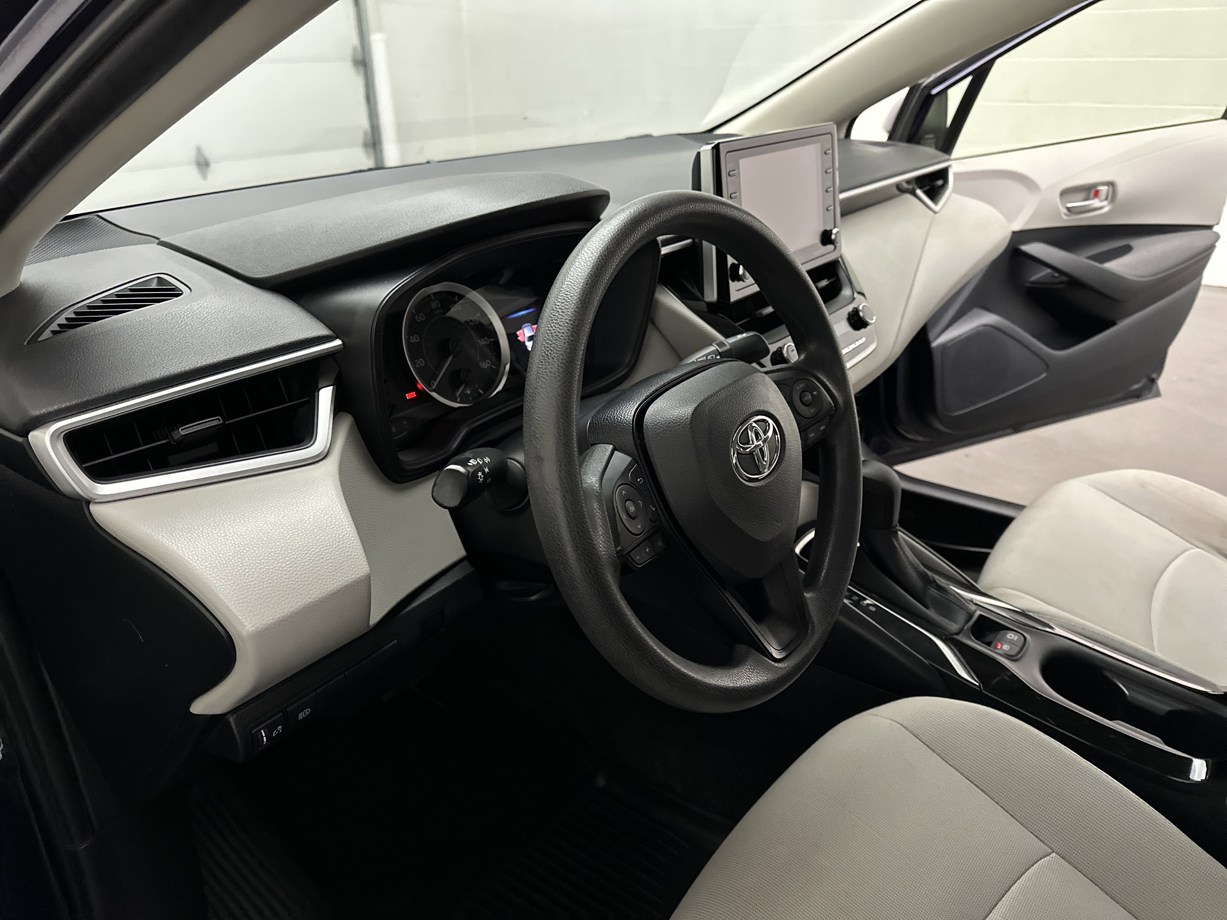 Used 2021 Toyota Corolla LE image 13