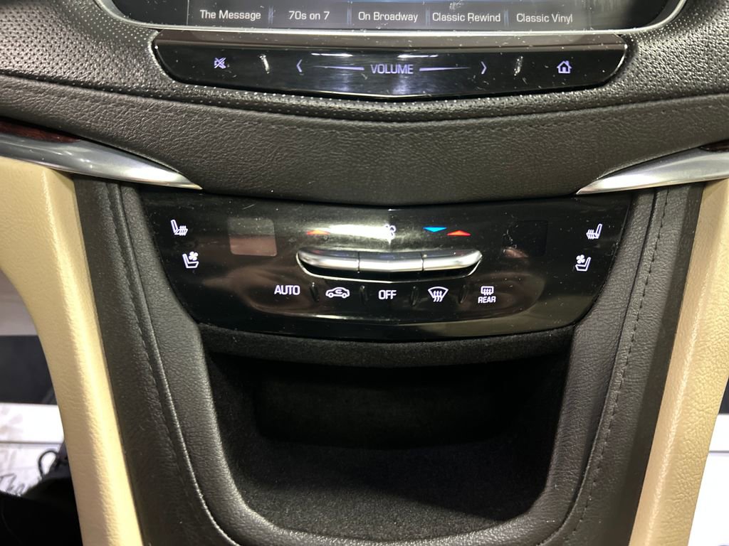 Used 2019 Cadillac XT5 Premium Luxury AWD/4WD image 17
