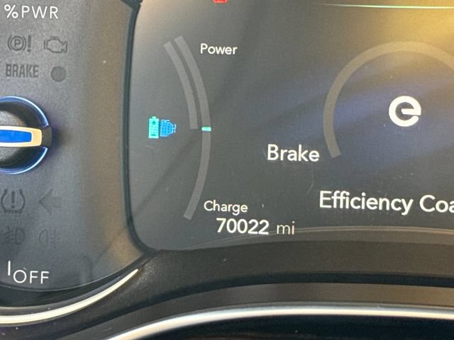 Used 2023 Chrysler Pacifica Limited FWD image 27