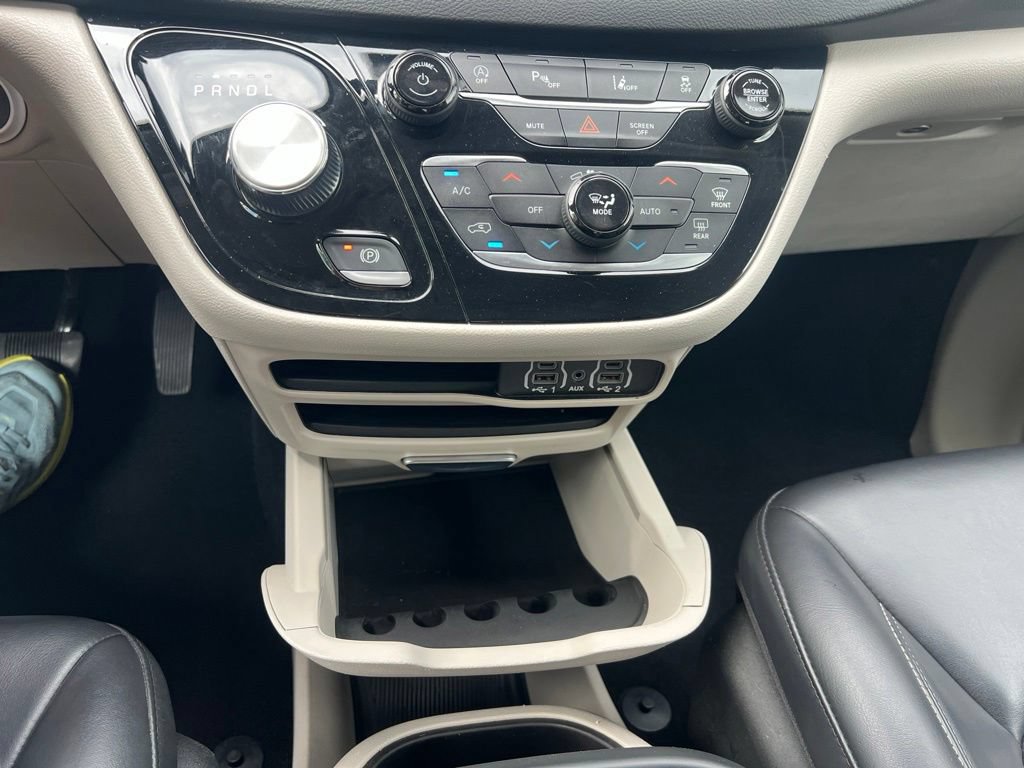 Used 2023 Chrysler Pacifica Touring-L FWD image 55