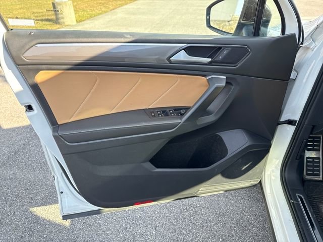 Used 2023 Volkswagen Tiguan SE R-Line image 15