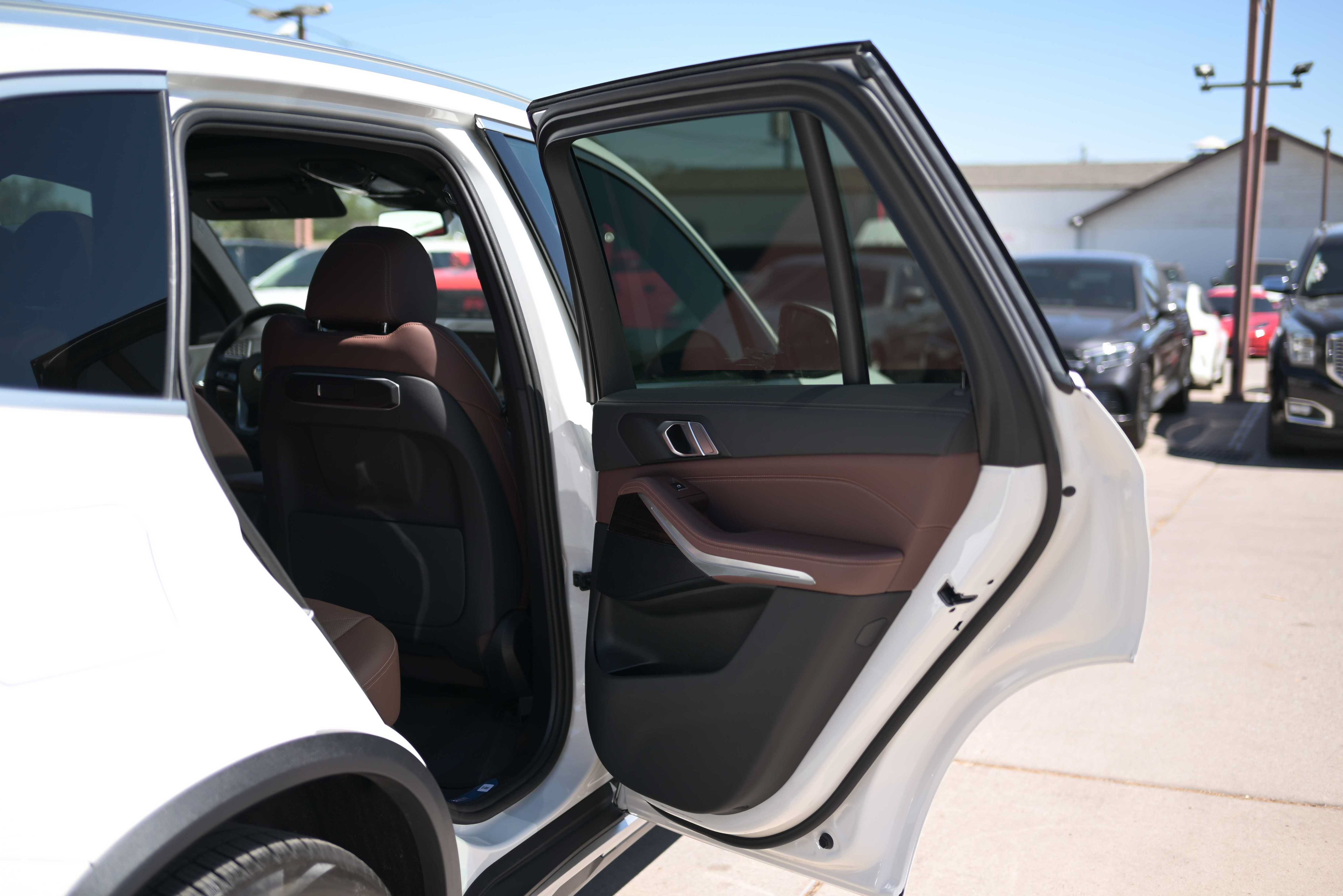 Used 2025 BMW X5 xDrive40i AWD/4WD image 14