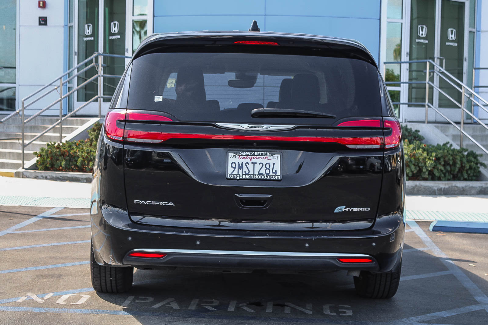 Used 2024 Chrysler Pacifica Limited FWD image 8