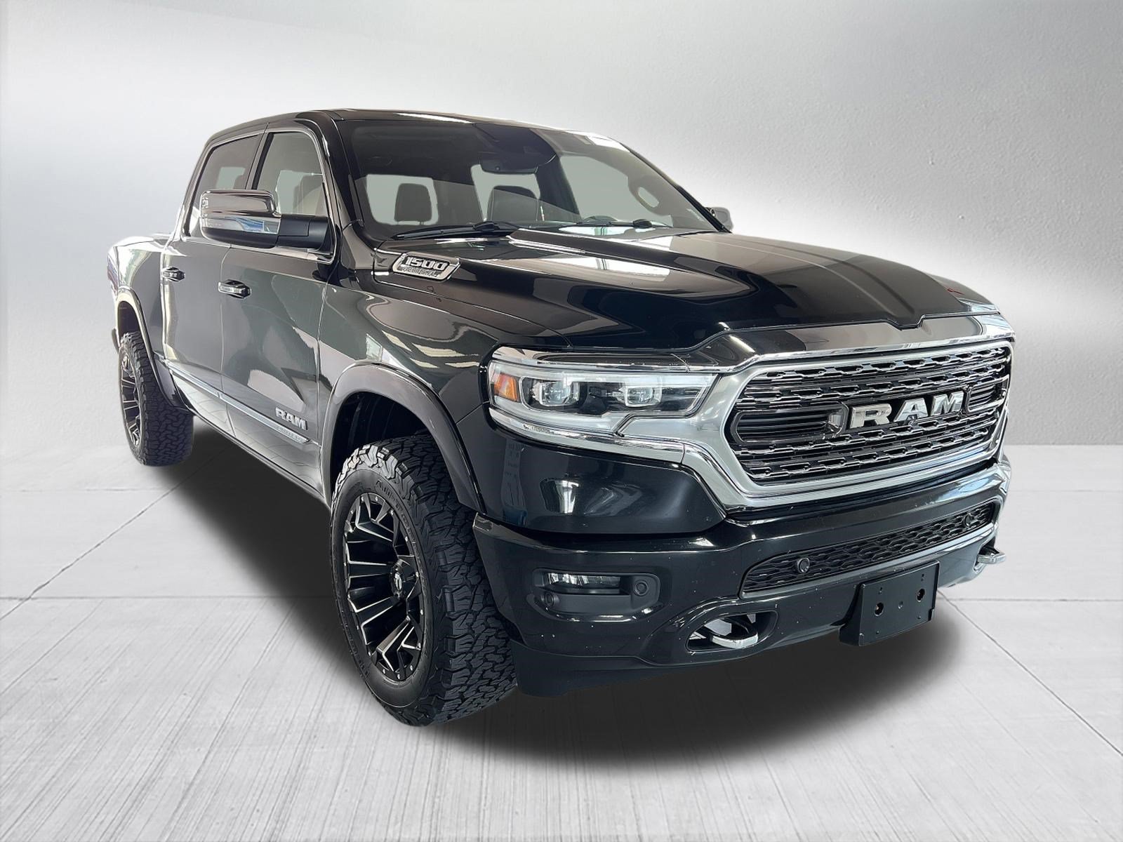 Used 2019 RAM 1500 Limited AWD/4WD image 3