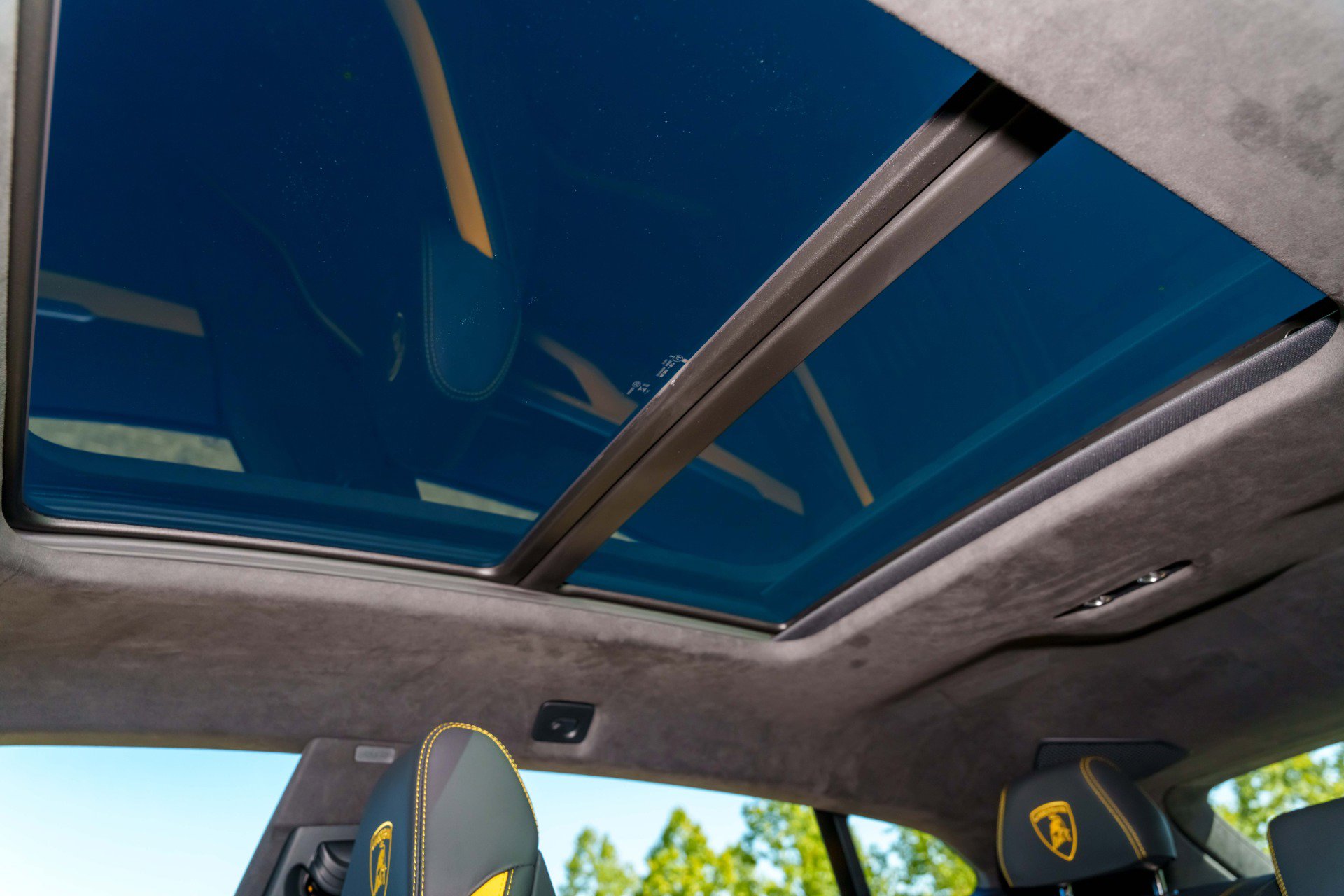 Used 2025 Lamborghini Urus SE image 48