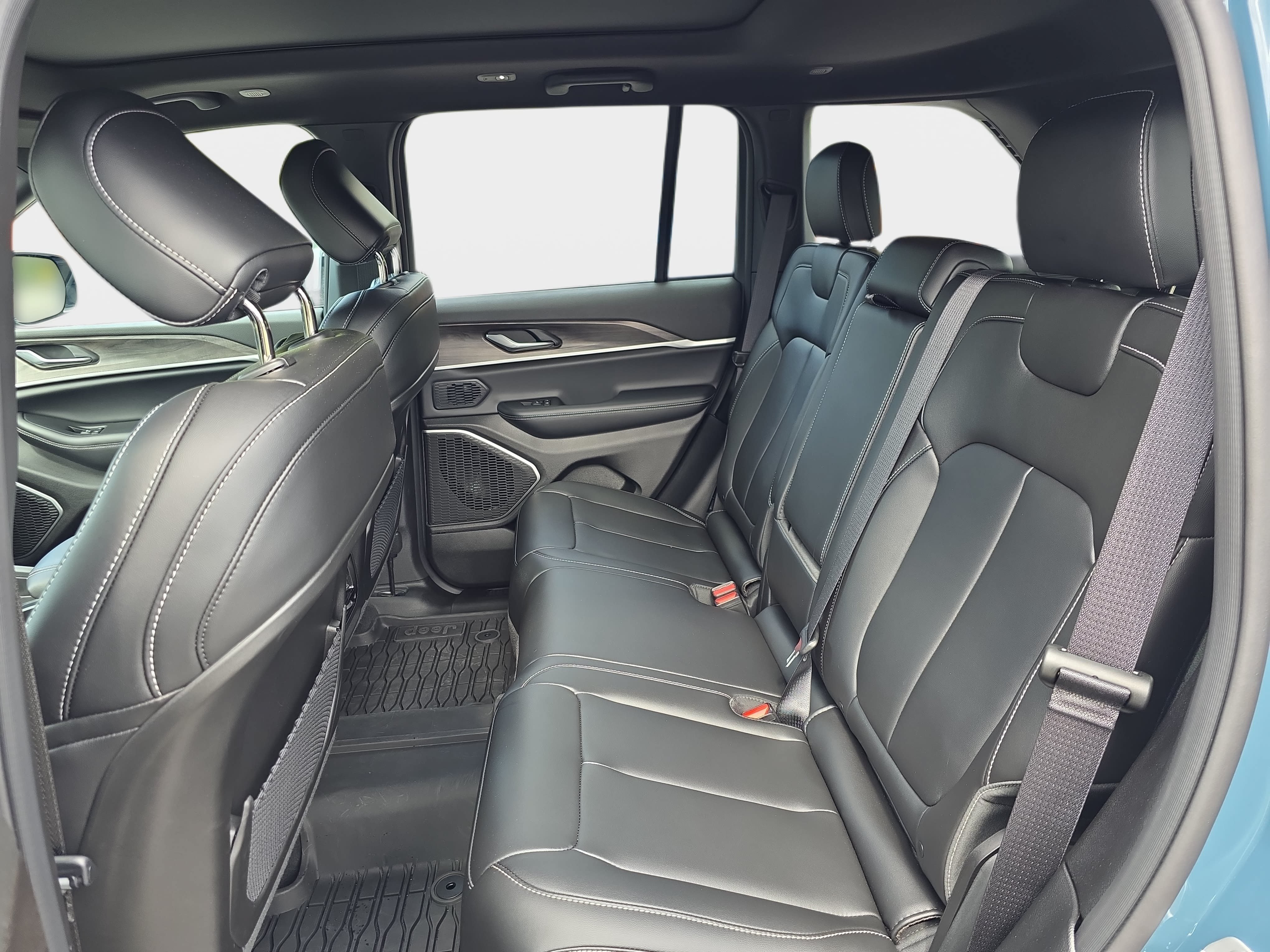 New 2026 Jeep Grand Cherokee Limited w/ Limited Altitude Package AWD/4WD image 12