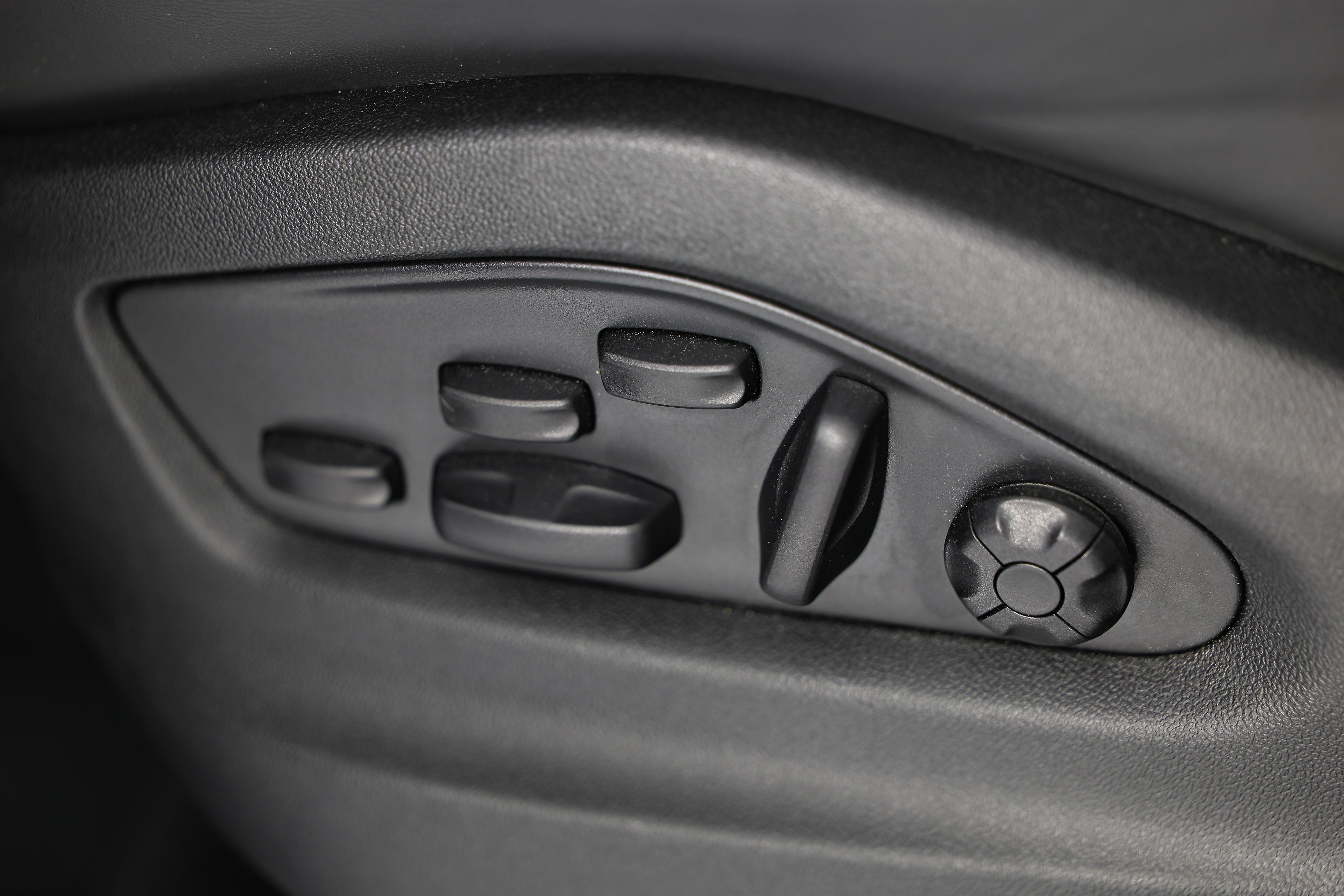 Certified 2025 Porsche Cayenne GTS AWD/4WD image 24