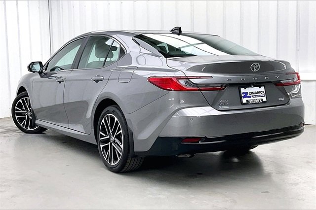 Used 2025 Toyota Camry XLE image 11
