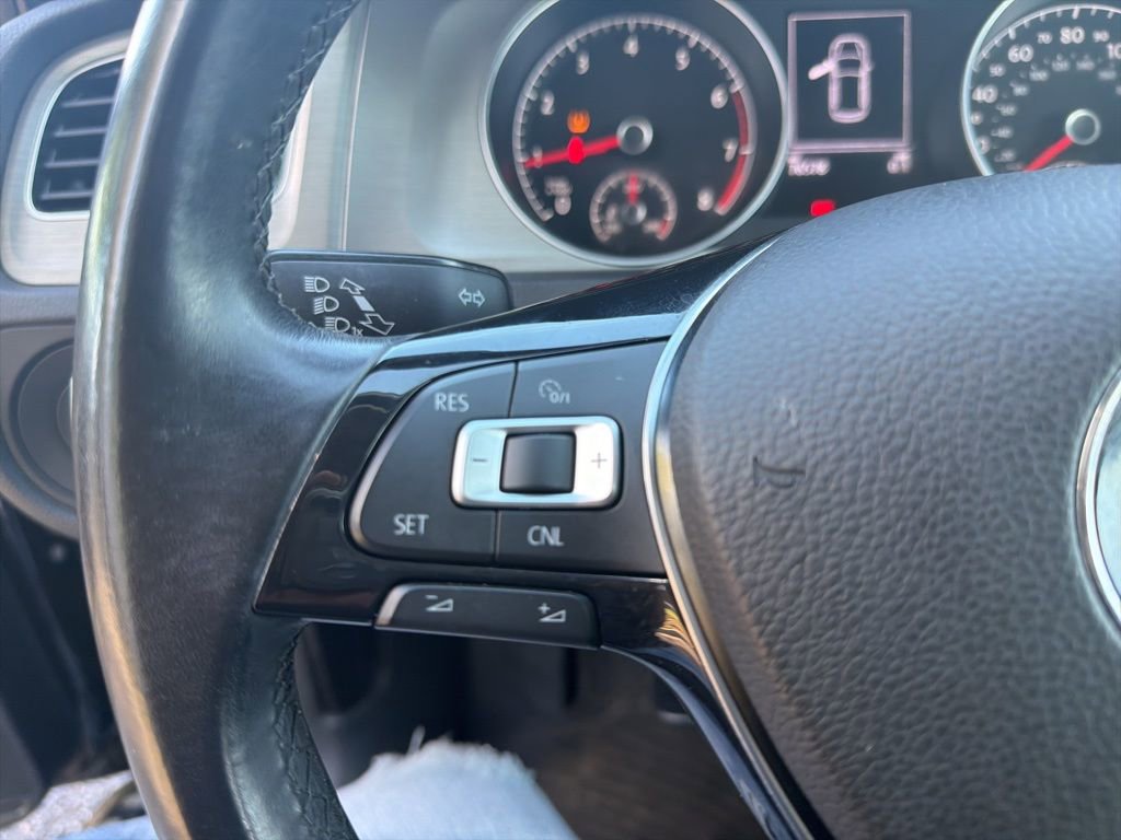 Used 2016 Volkswagen Golf S image 20