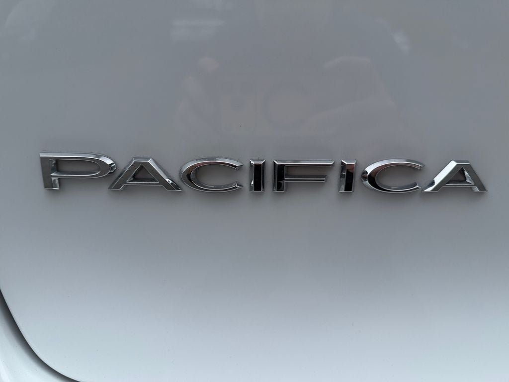 Used 2026 Chrysler Pacifica Limited FWD image 36