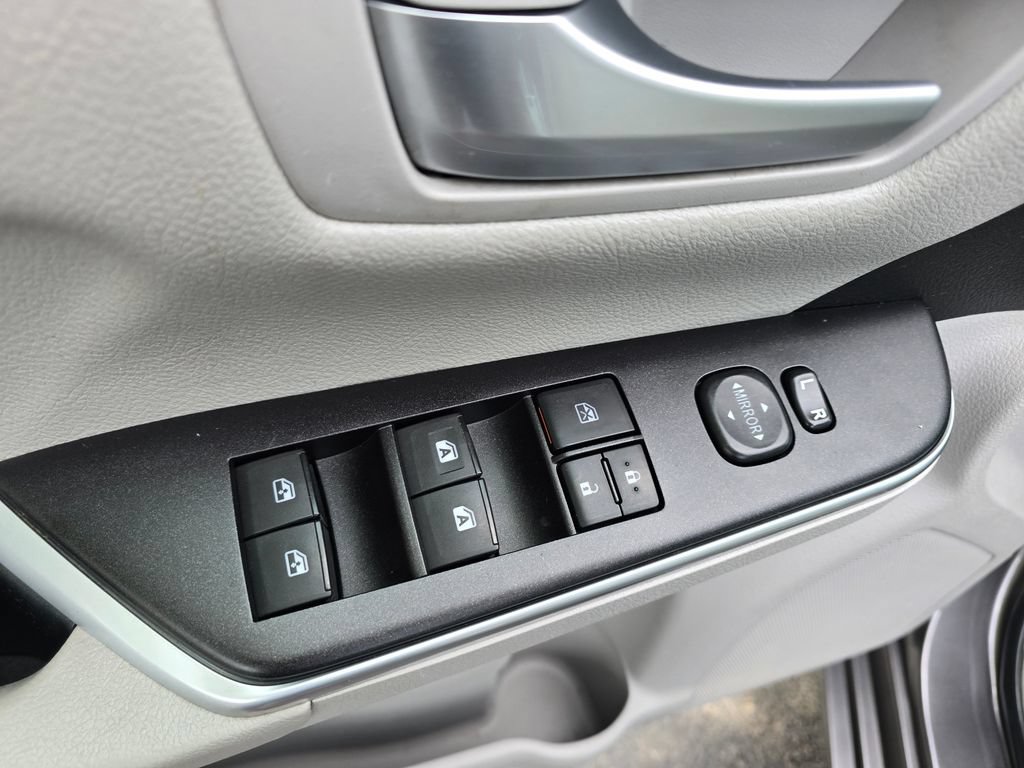 Used 2016 Toyota Camry LE FWD image 17