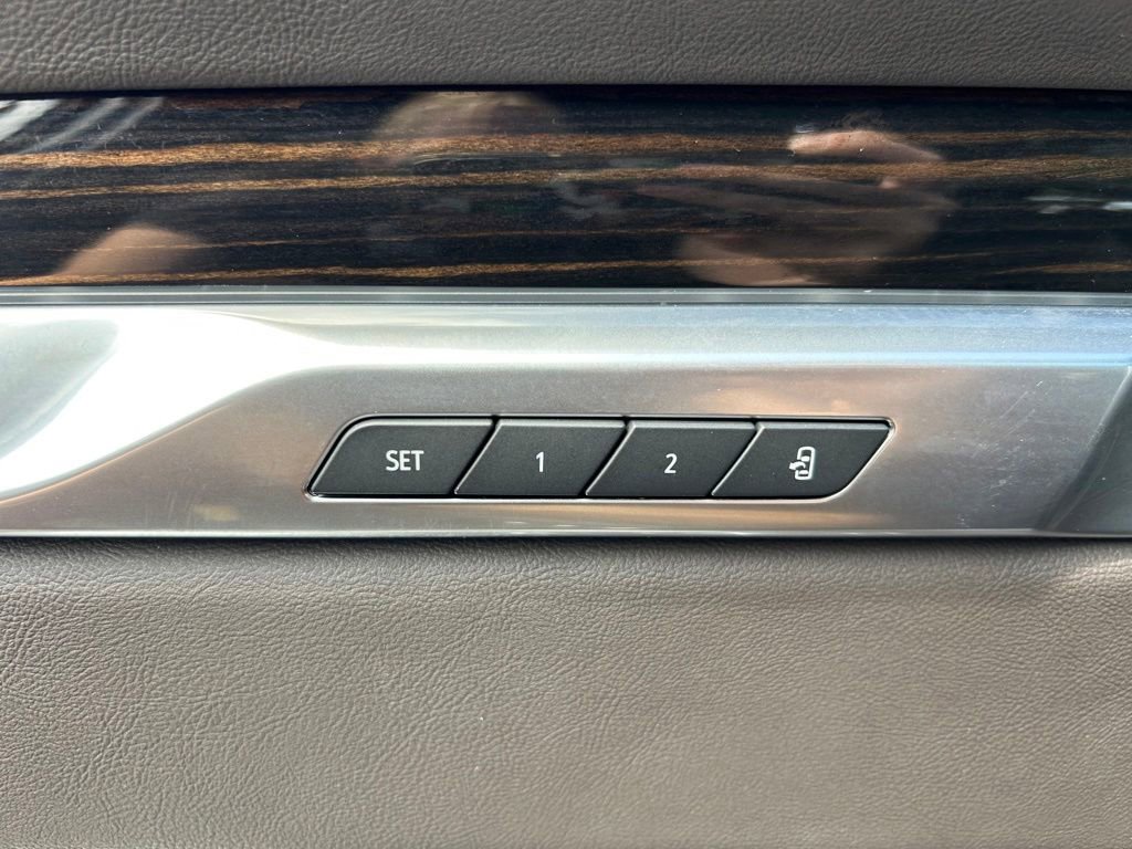 Used 2025 Cadillac Escalade Premium Luxury RWD image 59