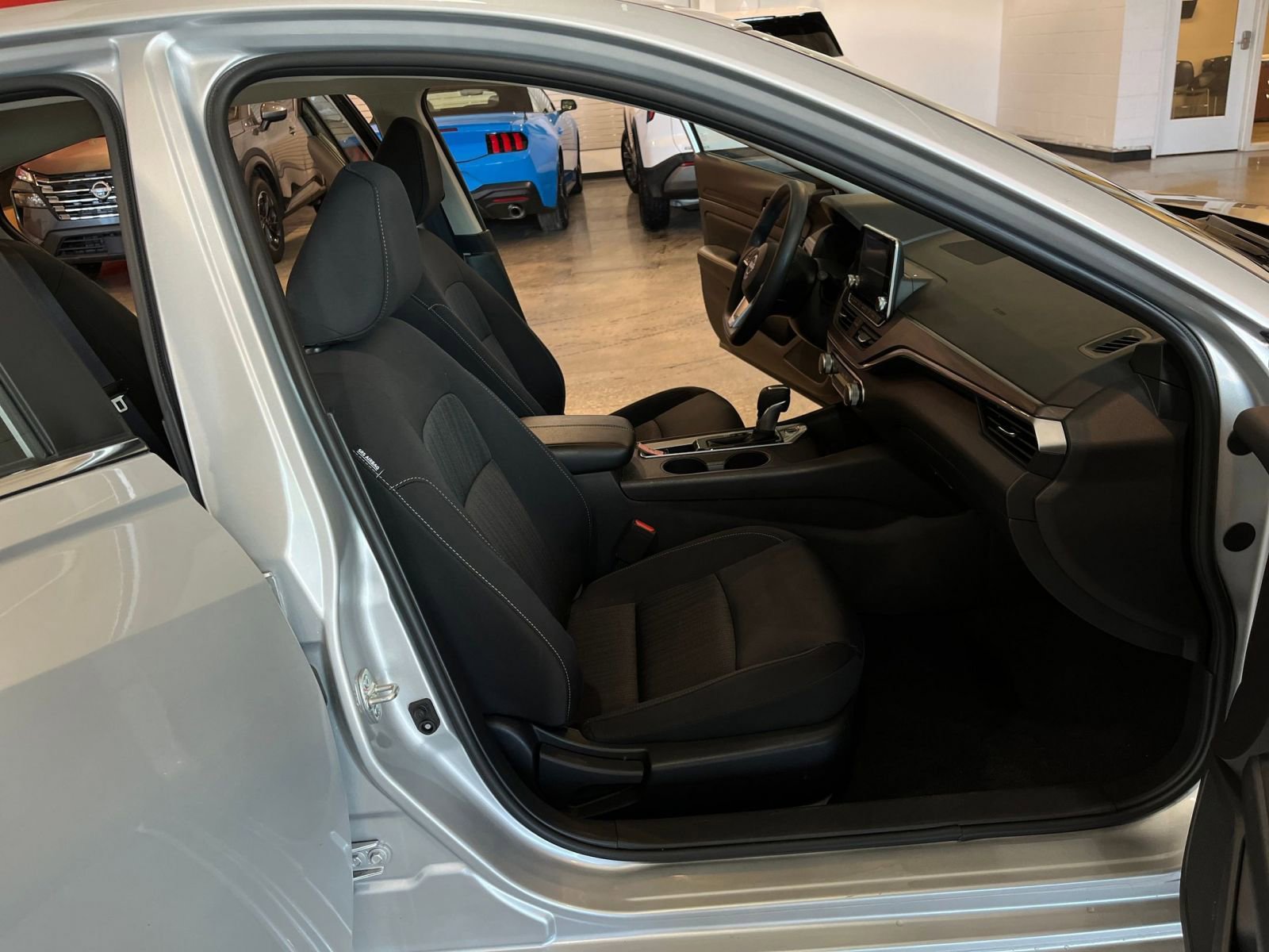 Used 2025 Nissan Altima 2.5 SV image 35