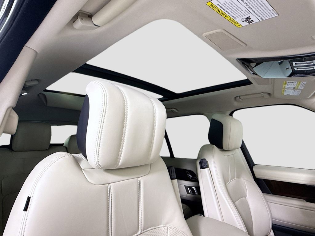 Used 2020 Land Rover Range Rover HSE image 19