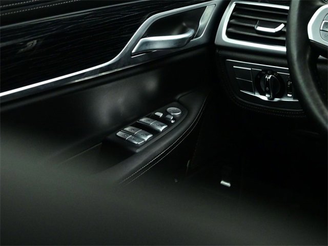 Used 2022 BMW 740i xDrive 740i xDrive w/ M Sport Package image 10