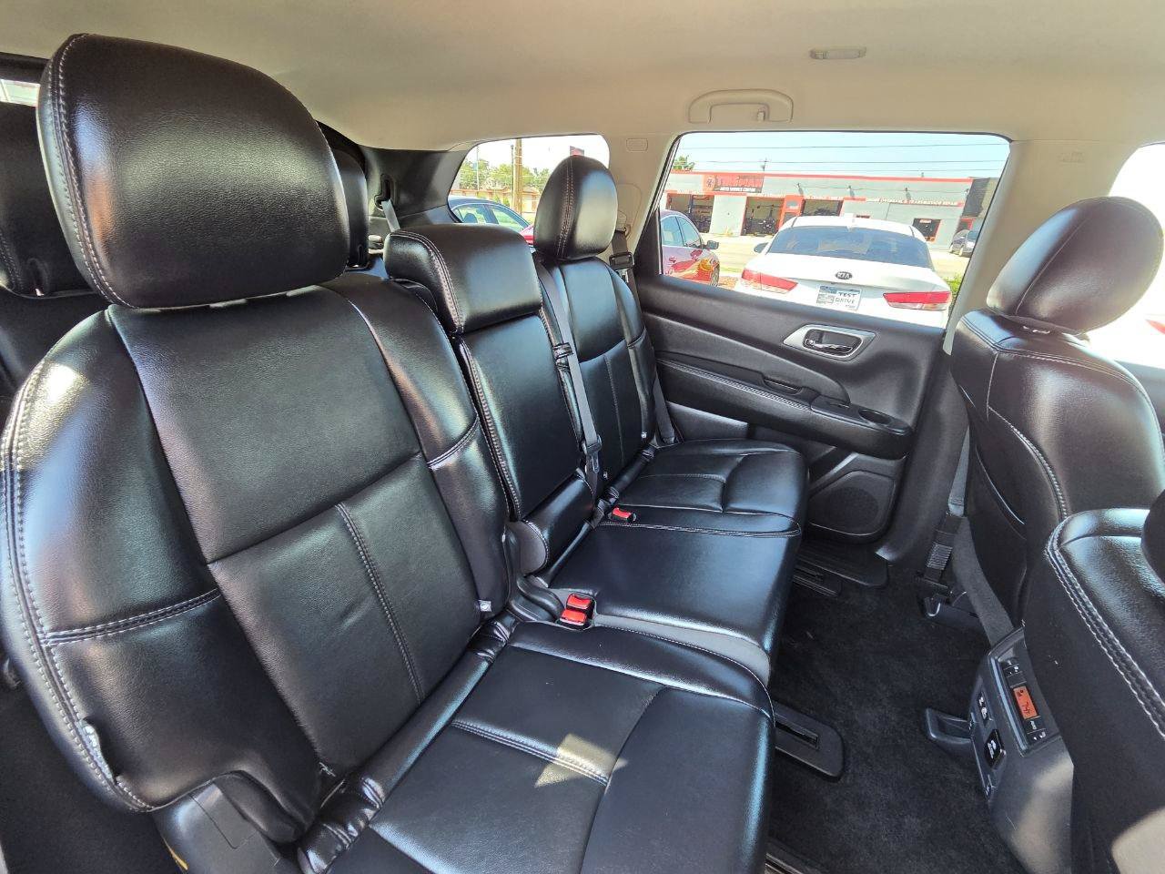 Used 2019 Nissan Pathfinder SL FWD image 16