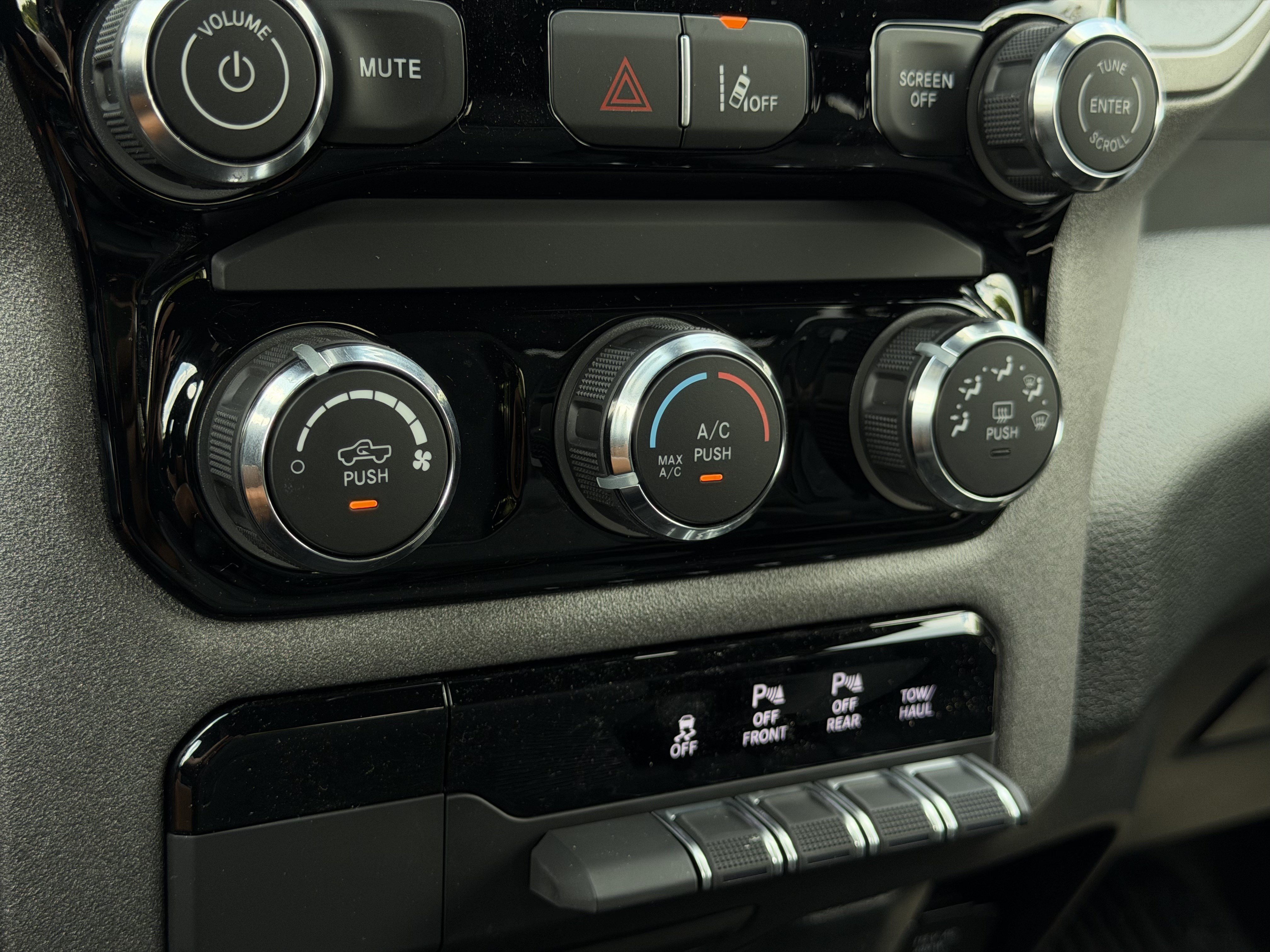 New 2026 RAM 1500 Warlock AWD/4WD image 27
