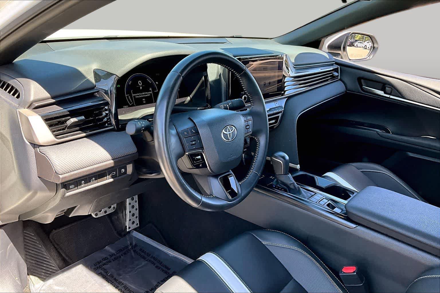 Used 2025 Toyota Camry SE FWD image 17